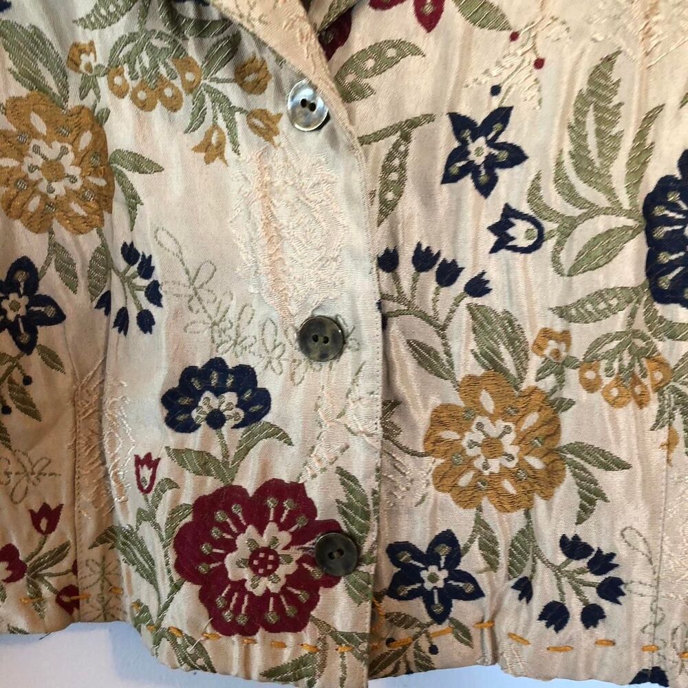 Women's Jacket - Picture 4 of 7